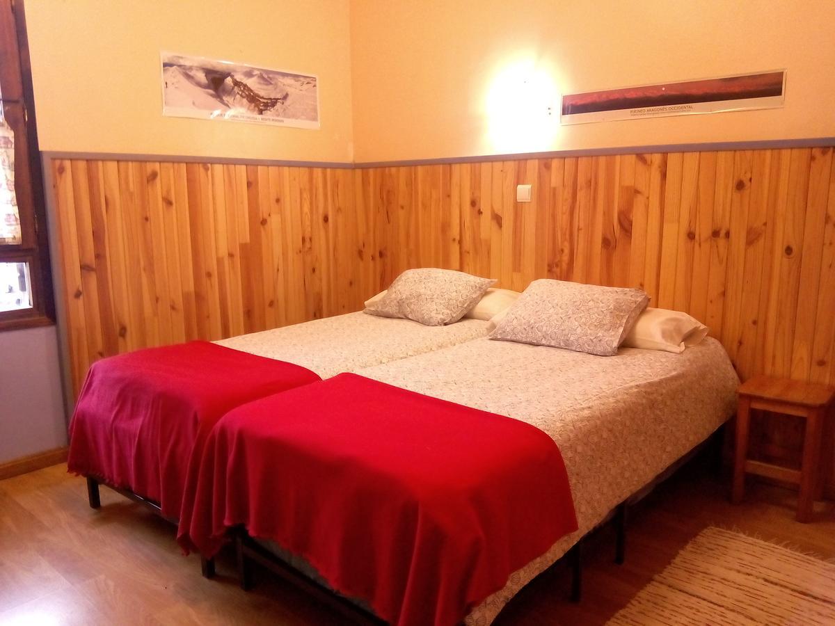 Albergue El Ultimo Bucardo Linás de Broto Buitenkant foto