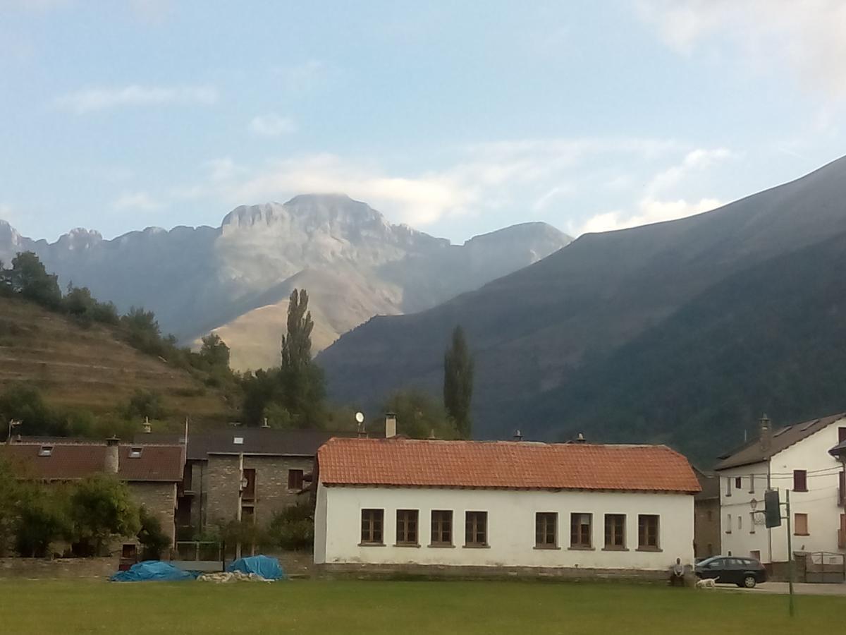 Albergue El Ultimo Bucardo Linás de Broto Buitenkant foto